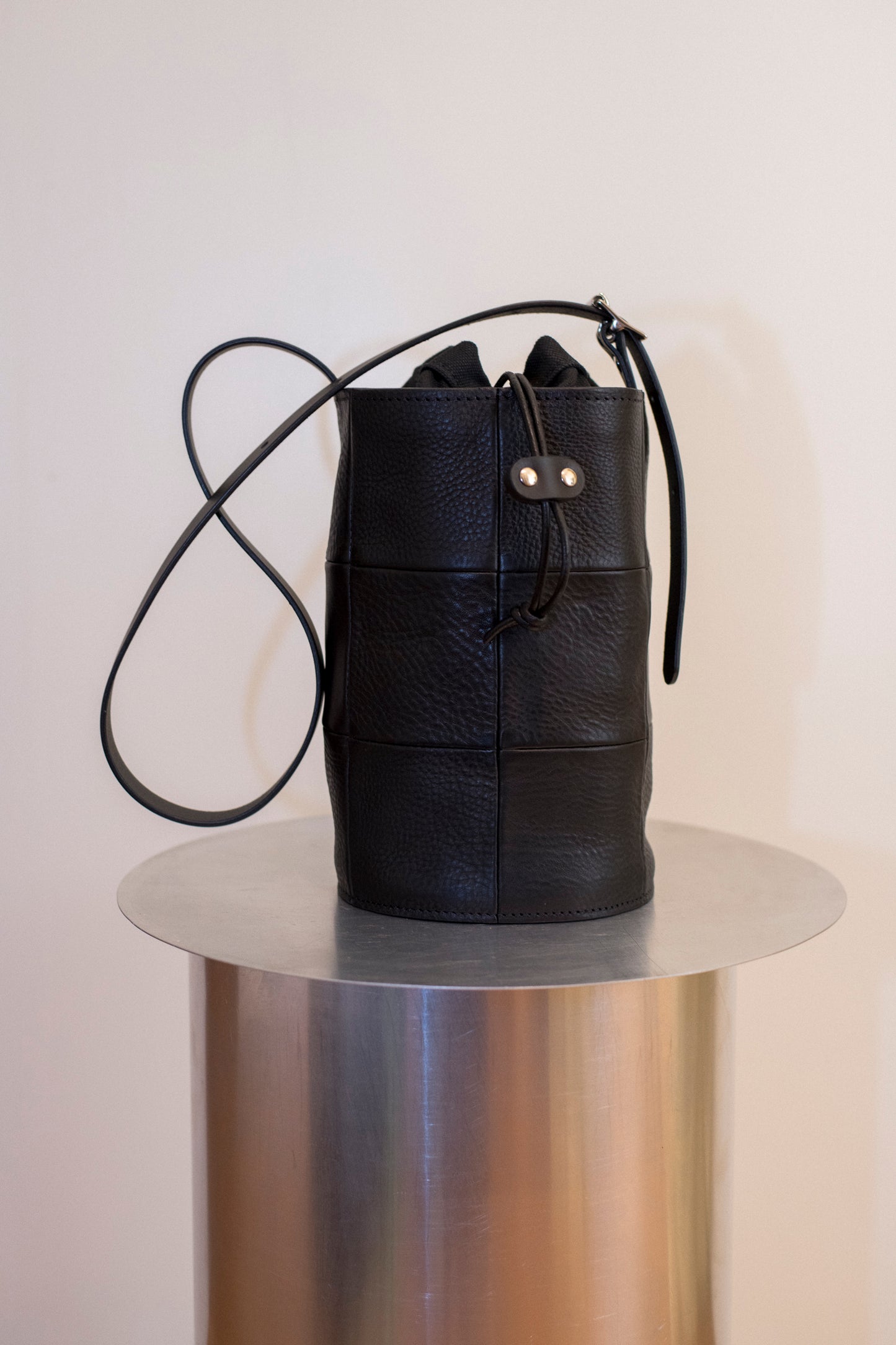 bucket bag