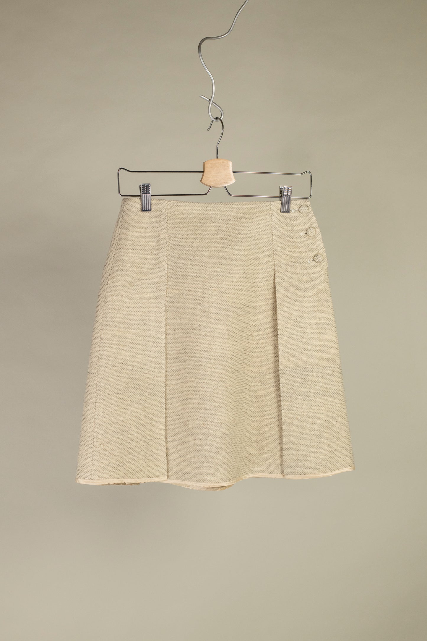 pleated skirt