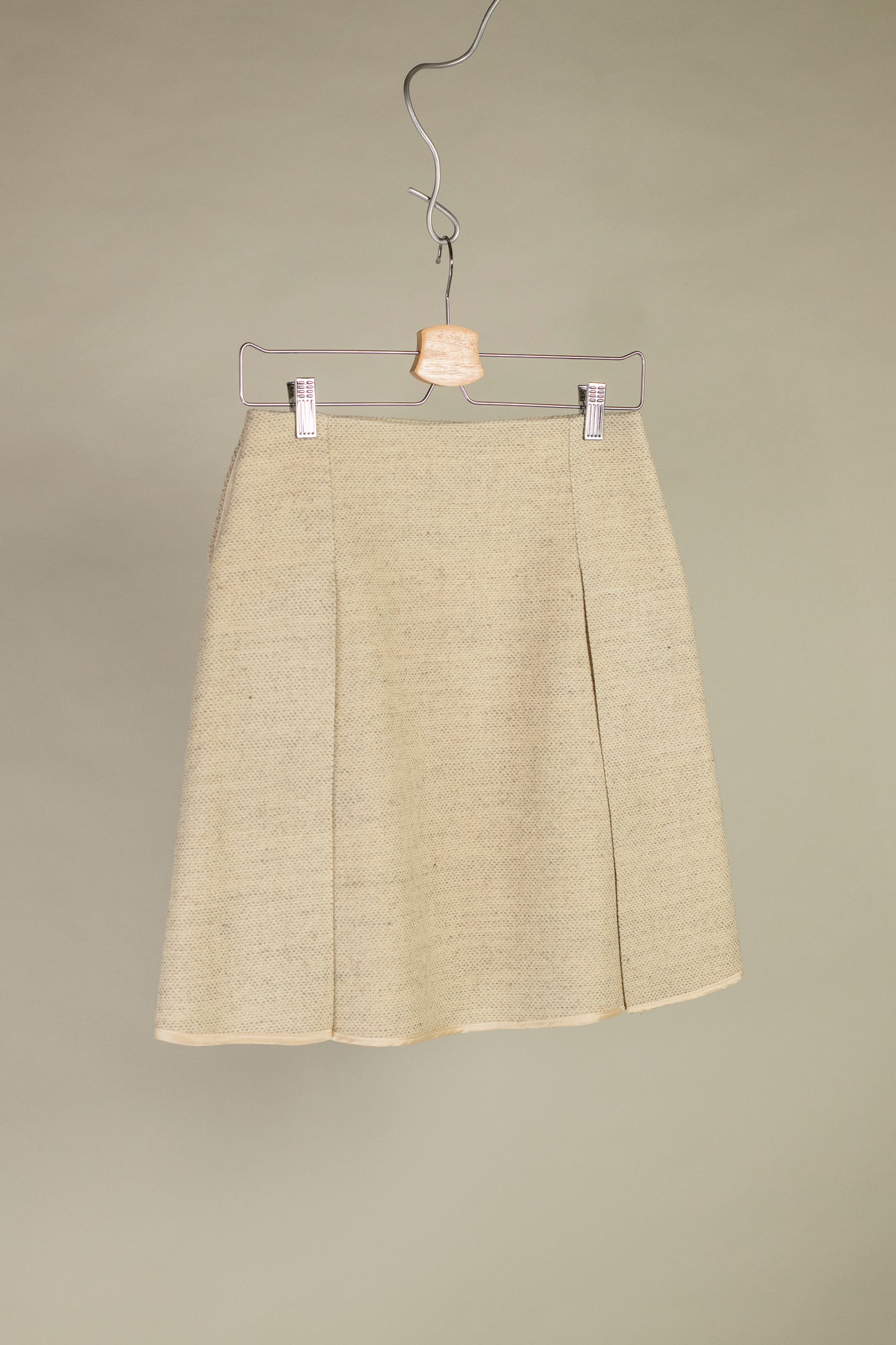 pleated skirt