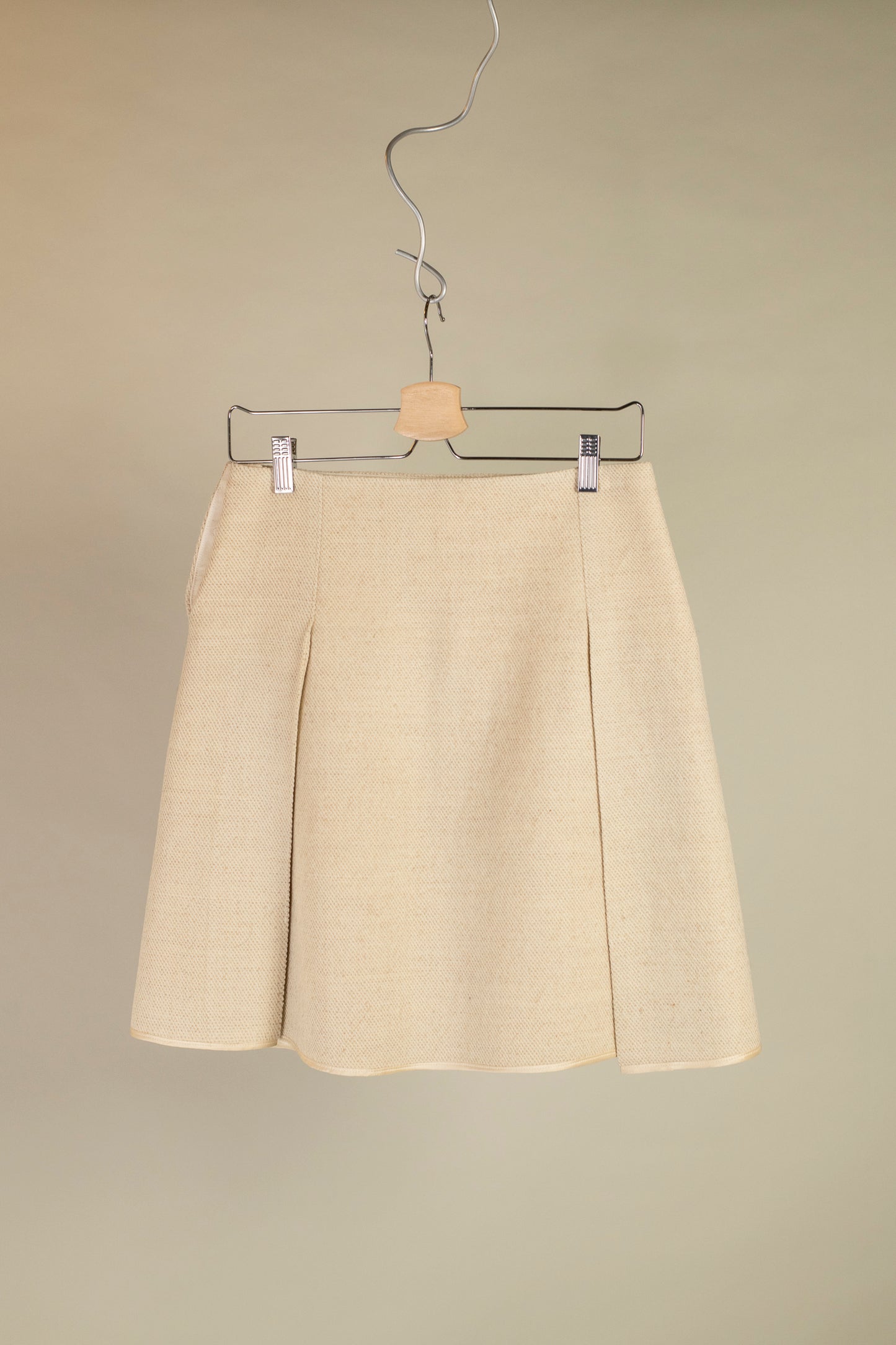 pleated skirt