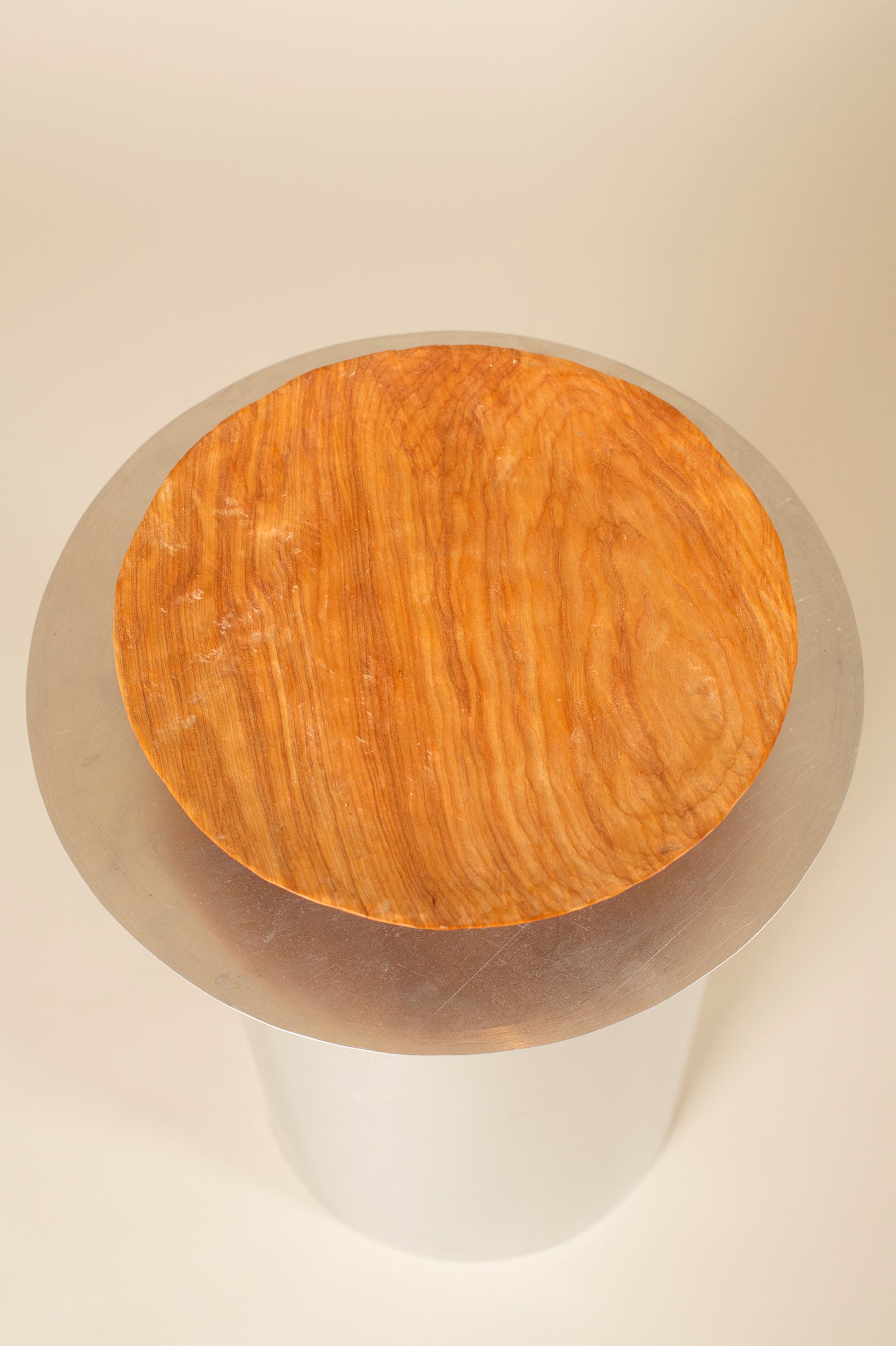 round serving tray