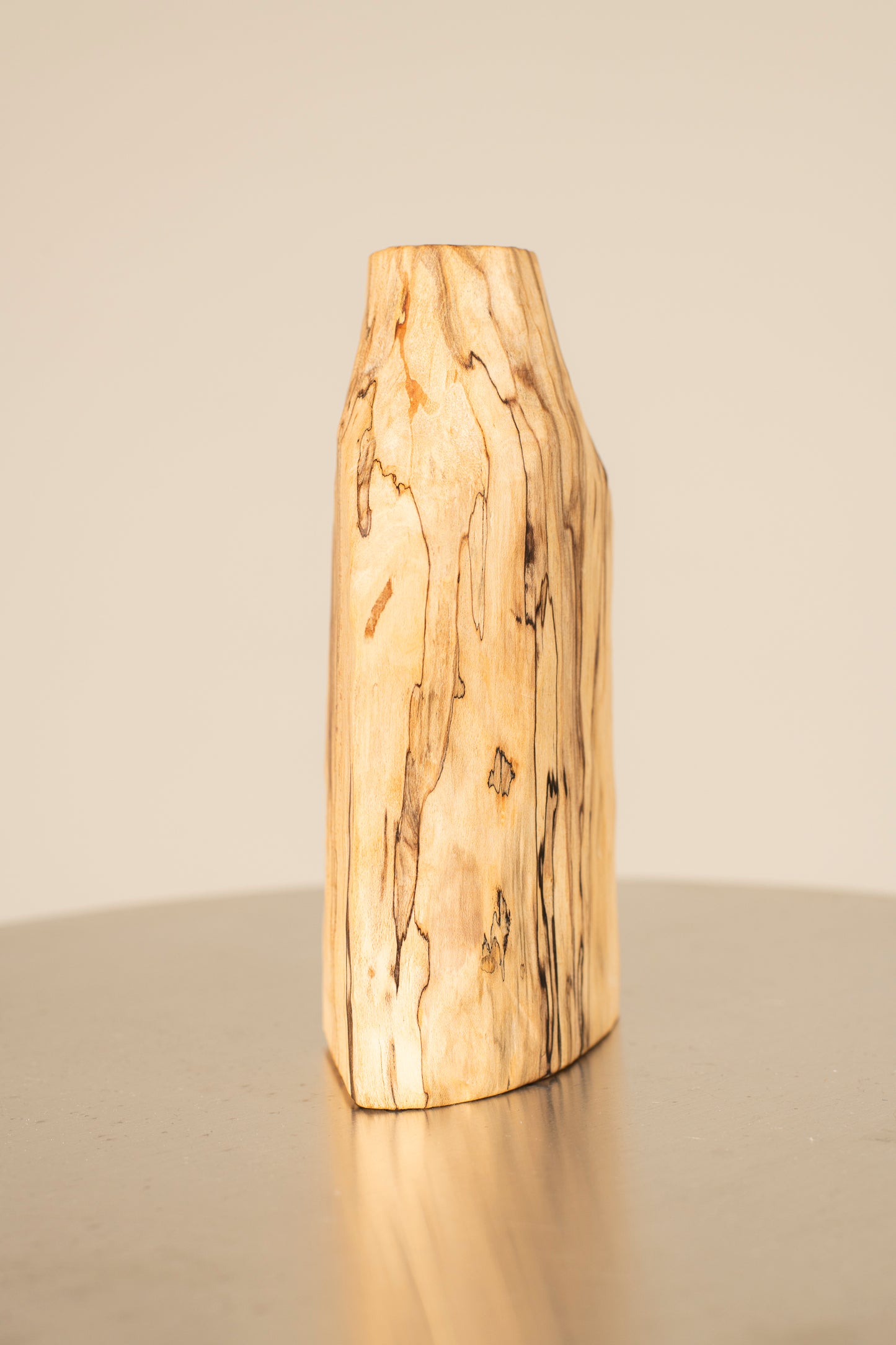 dark pattern vase